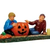 Lemax 72487 - Pumpkin Carving - Spooky Town Figurines* Lemax Spooky Town Figurines